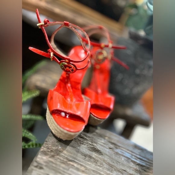 Michael Kors wedge sandals with ankle strap - Picture 6 of 9